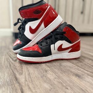 Nike Air Jordan 1 Mid Red Black White